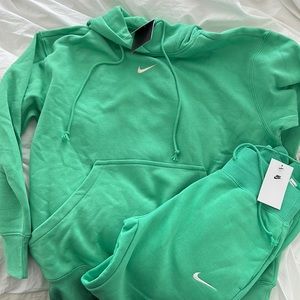 Nike women hoodie sweatshirt (S) and sweatpants (XS) jogger set color green BNWT
